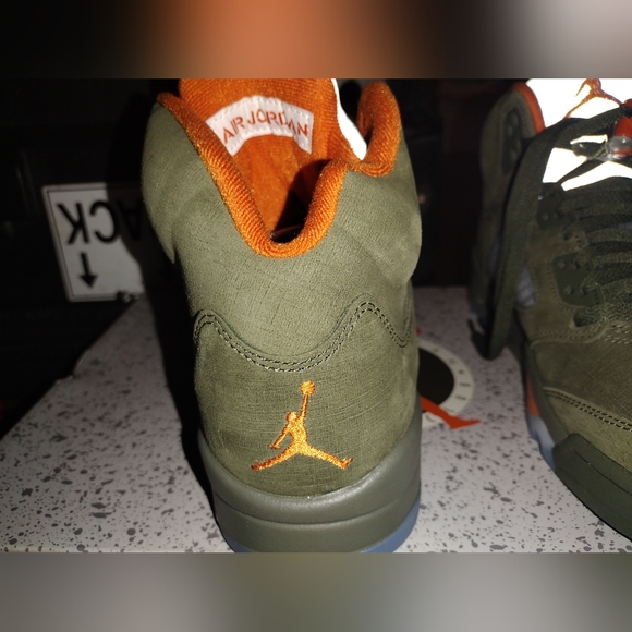 Retro 5 Olive 2024 - Picture 4 of 7